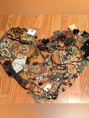 5 LBS of Unbroken Misc.Jewelry All Useable New & VTG.Grab Bag/Costume/Mystery